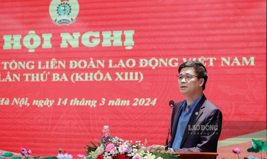 Phó Chủ tịch Tổng LĐLĐVN Ngọ Duy Hiểu phát biểu tại hội nghị. Ảnh: Hải Nguyễn