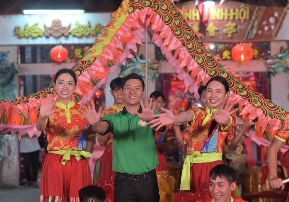 2 Hoa hậu trong tập đầu của "Đu đêm" mùa 2. Ảnh: SV