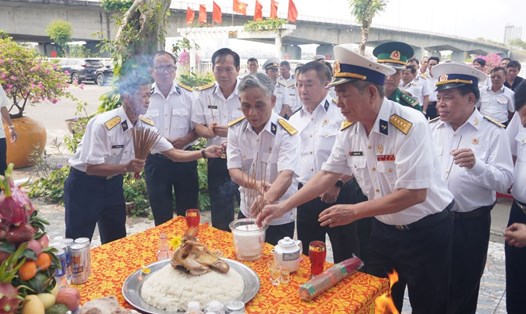 Lễ tưởng niệm các liệt sĩ Gạc Ma được tổ chức thường niên tại TP Đà Nẵng. Ảnh: Văn Trực