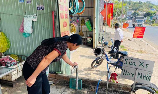 Hàng trăm hộ dân Bảo Lộc thiếu nước sinh hoạt do nắng hạn kéo dài. Ảnh: Mai Hương
