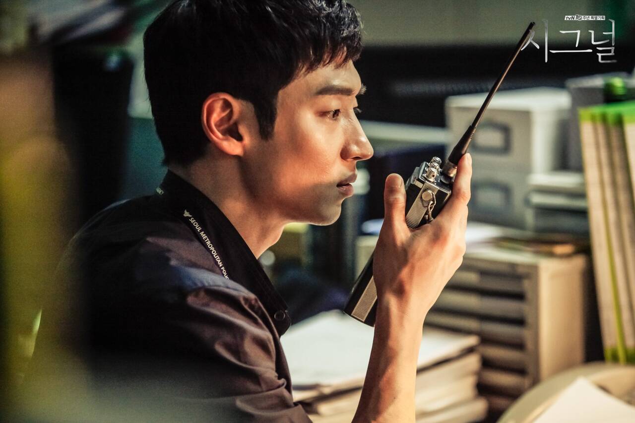 Lee Jae Hoon trong “Signal“. Ảnh: Nhà sản xuất