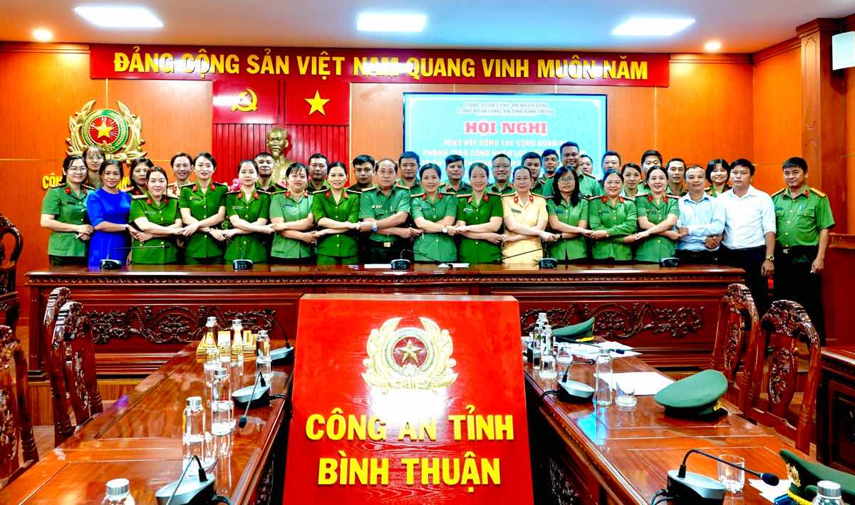 Ban Công đoàn Công an tỉnh Bình Thuận cùng BCH các Công đoàn cơ sở trực thuộc. Ảnh: Hoàng Long
