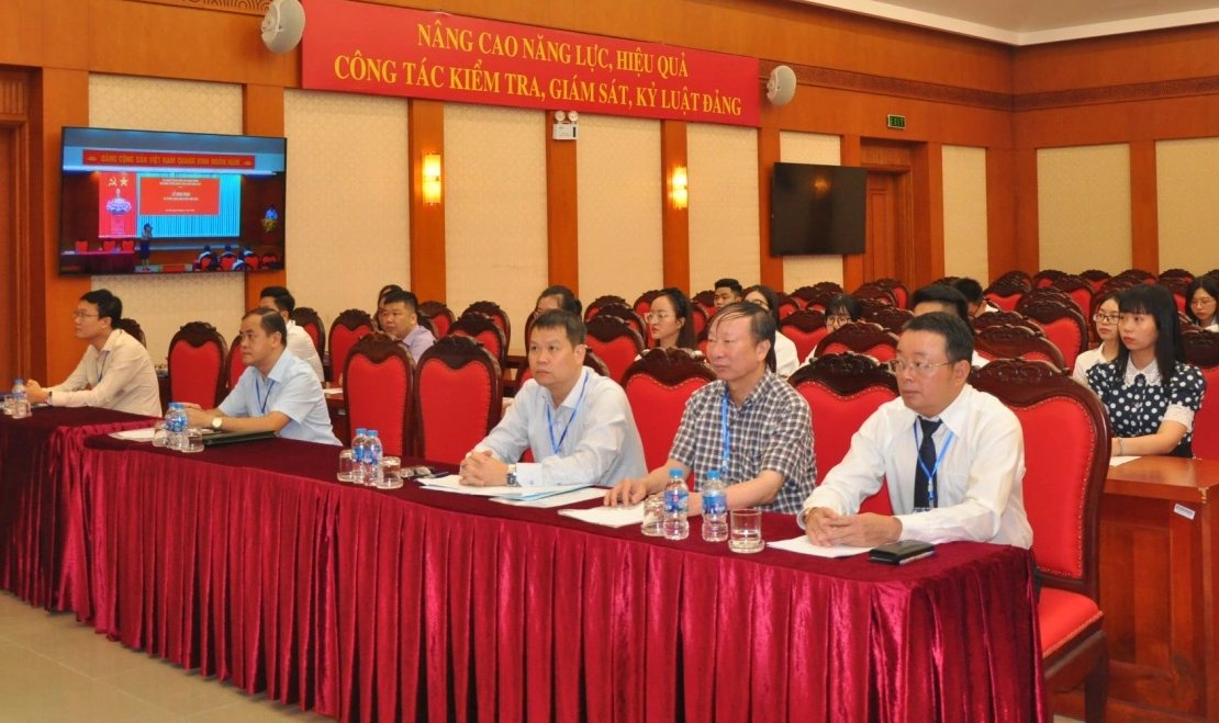 Thành viên Hội đồng tuyển dụng công chức, Ban Giám sát, Ban Kiểm tra, sát hạch và các thí sinh tham dự Lễ khai mạc kỳ thi tuyển dụng công chức năm 2023. Ảnh: UBKTTW