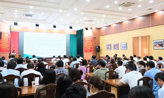 LĐLĐ quận Hải Châu, Đà Nẵng tổ chức hội nghị tập huấn Luật Thực hiện dân chủ ở cơ sở cho cán bộ Công đoàn chủ chốt. Ảnh: Trà Vân