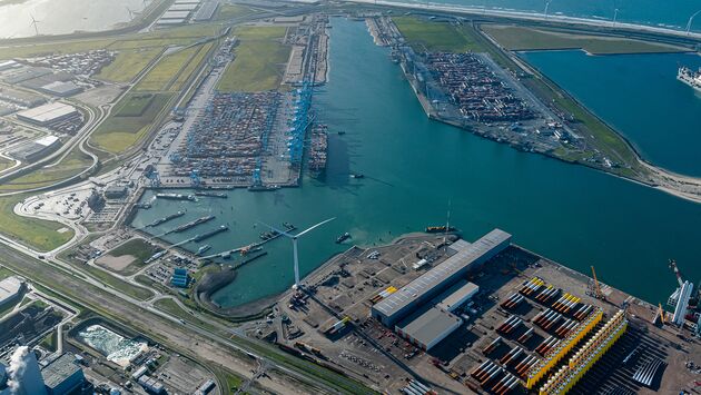 Cảng Rotterdam ở Hà Lan là một trong các cảng tiếp nhận LNG từ Nga. Ảnh: Port of Rotterdam