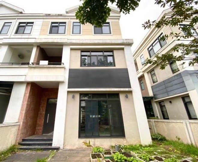 Nhiều căn biệt thự có giá hàng triệu USD tại Hà Nội đang đăng tin rao bán gấp. Ảnh: Nhân vật cung cấp