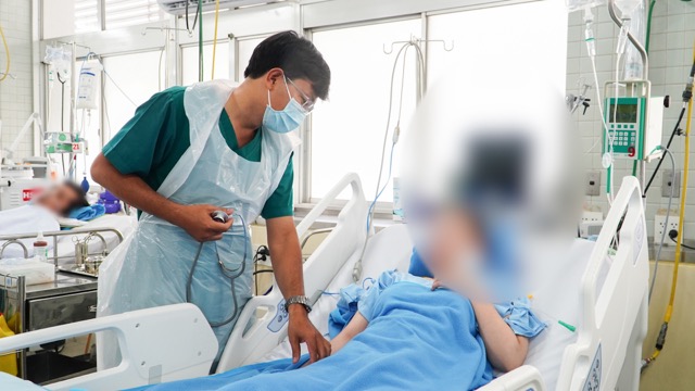 Sản phụ sau khi phẫu thuật thành công. Ảnh: MỸ HẬU