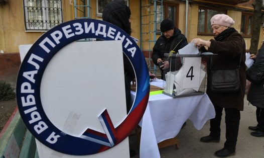 Bỏ phiếu sớm ở Mariupol - vùng lãnh thổ sáp nhập Nga - ngày 13.3.2024.  Ảnh: AFP