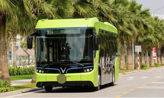 Xe buýt điện là một lựa chọn cho những người ưa thích sử dụng hệ thống giao thông công cộng. Ảnh: Vinbus