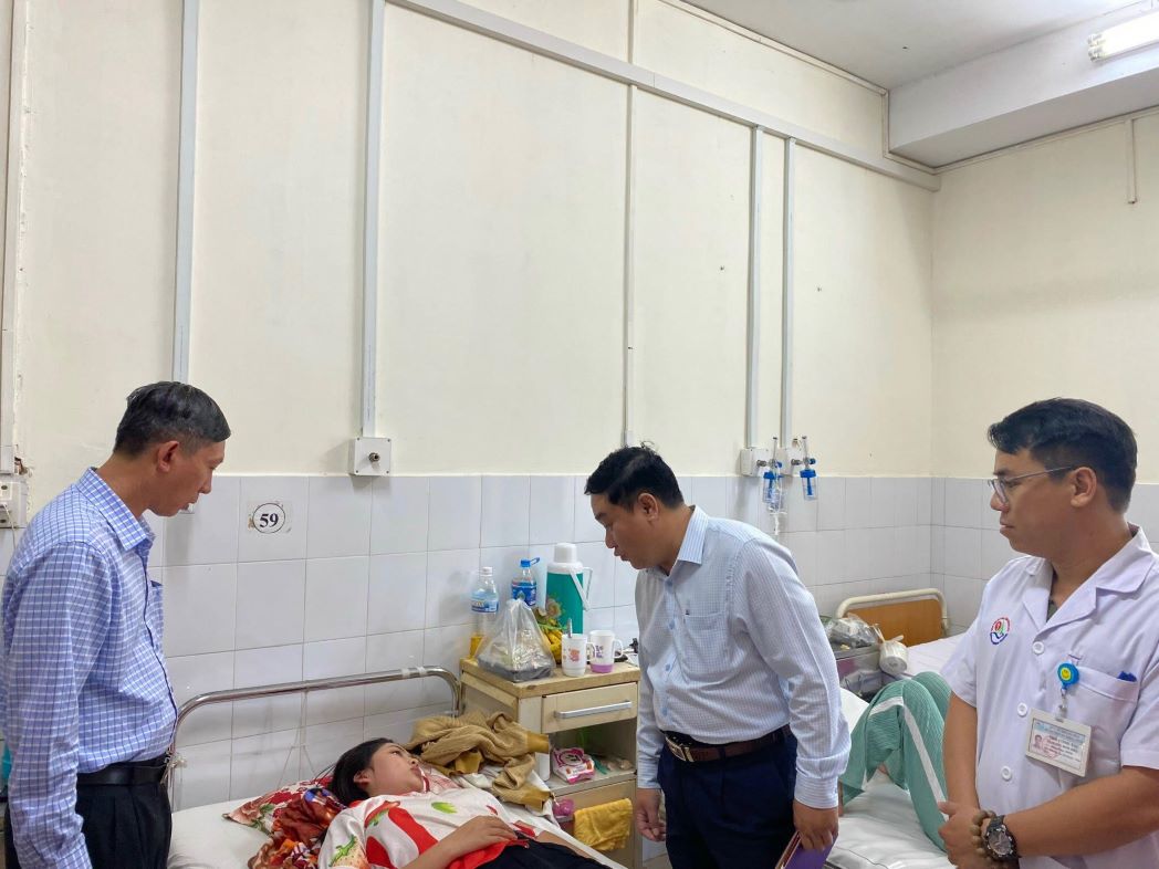 Đoàn kiểm tra của Sở Y tế tỉnh Khánh Hòa Ảnh: Nguyễn Nghĩa