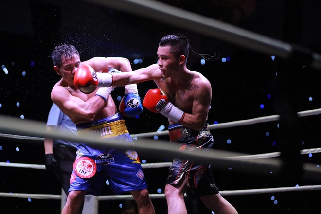 Võ sĩ boxing Đinh Hồng Quân (phải) sẽ có trận đấu đáng chú ý với đối thủ Nhật Bản vào tối 16.3 tới. Ảnh: Phong Lê