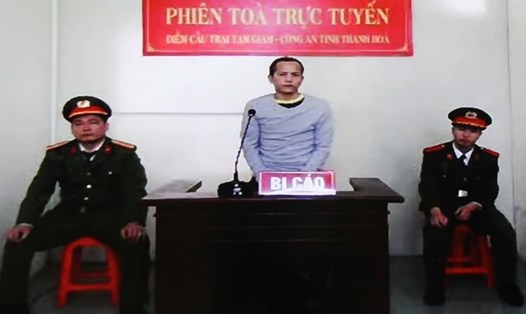 Bị cáo Phàng A Súa tại điểm cầu Trại tạm giam Công an tỉnh Thanh Hóa. (Ảnh chụp từ màn hình). Ảnh: Trần Lâm