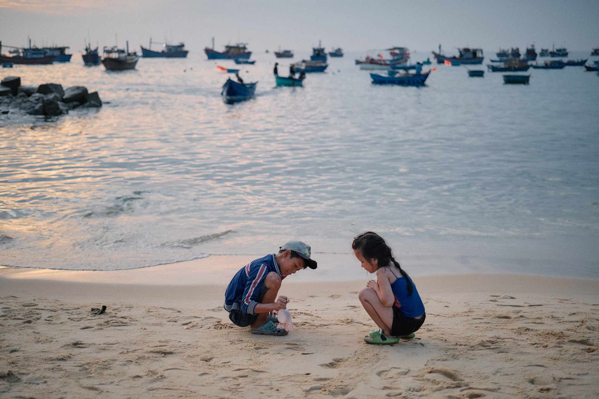 Cảm nhận chung về mảnh đất Phú Yên, anh Đức cho rằng: “Đây là một vùng đất còn nhiều nơi để khám phá. Những ngôi làng chài của người địa phương, những con suối, cao nguyên Vân Hòa, hay những hòn đảo hoang sơ…” 