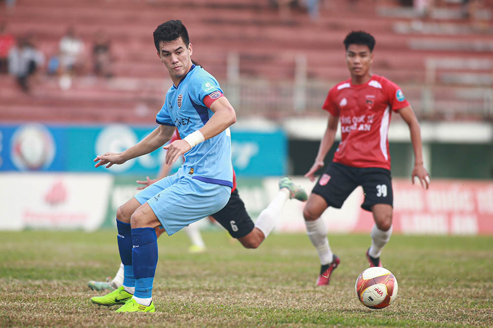 Tiền đạo Tiến Linh trong màu áo câu lạc bộ Bình Dương tại V.League 2023-2024. Ảnh: Thanh Vũ