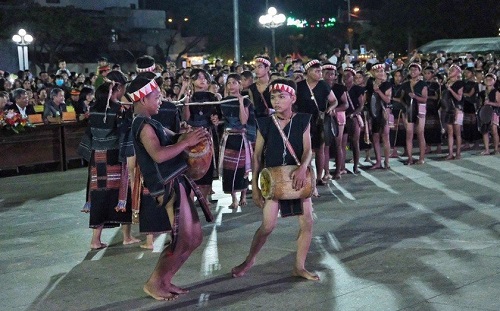 Thế hệ trẻ giữ gìn âm vang cồng chiêng Tây Nguyên. Ảnh: Thanh Tuấn