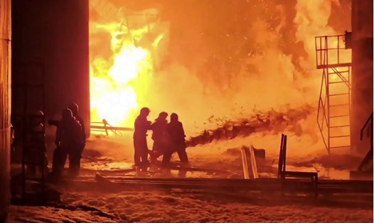 Kho dầu của Nga ở Kursk bị Ukraina tấn công bằng máy bay không người lái. Ảnh: Chính quyền vùng Kursk
