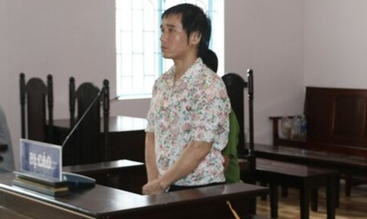 Nguyễn Trọng Thịnh đứng nghe tuyên án. Ảnh: Nhật Hồ