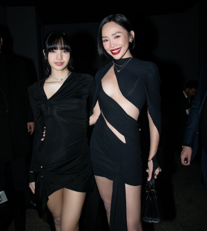 Lisa chụp hình cùng Tóc Tiên tại sự kiện thời trang. Ảnh: Instagram