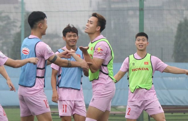 Trung vệ Bùi Hoàng Việt Anh trở lại tập luyện cùng tuyển Việt Nam