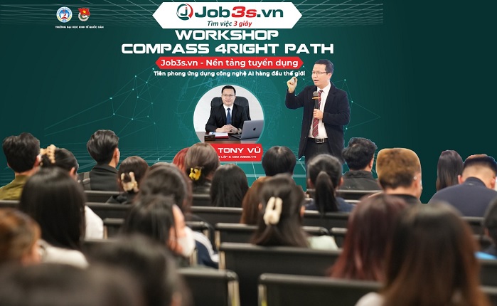 CEO Tony Vũ của Job3s.vn chia sẻ về cách viết CV cùng kỹ năng phản biện trong tìm kiếm và ứng tuyển việc làm tại workshop. Ảnh: job3s.vn
