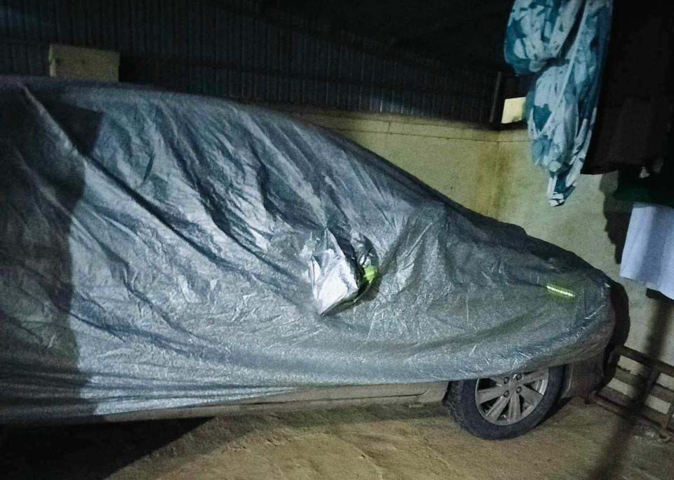 Xe bị mất trộm được phủ bạt kín mít cách vị trí ban đầu 50km. Ảnh: Hải Đăng