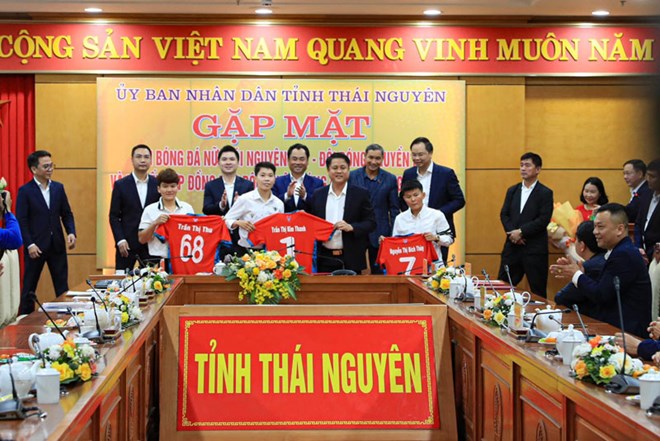 Bộ ba tuyển thủ quốc gia Kim Thanh, Bích Thùy và Trần Thị Thu là thương vụ “bom tấn” của Thái Nguyên T&T trước mùa giải 2024. Ảnh: Minh Dân