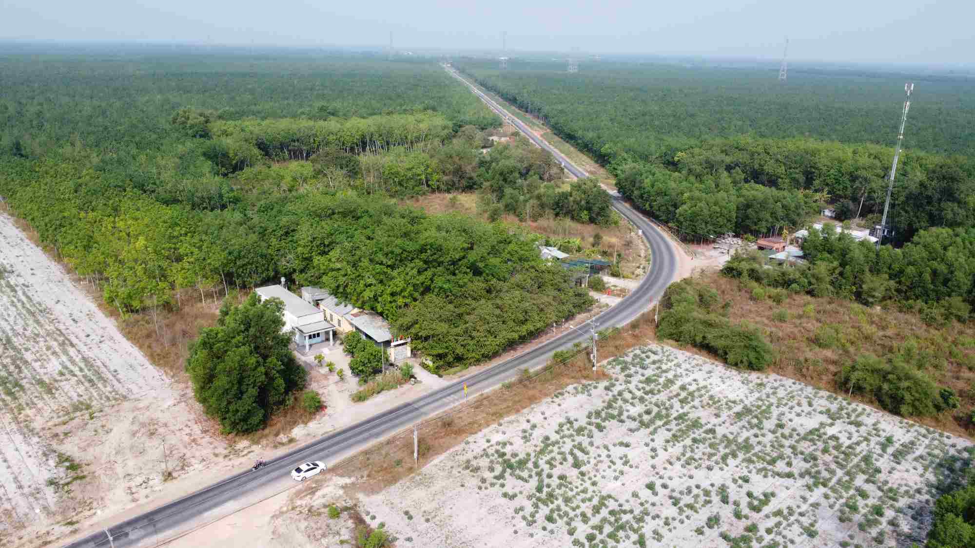 Đây là tuyến đường ĐT 749A đi từ trung tâm thị xã Bến Cát qua huyện Bàu Bàng, đến huyện Dầu Tiếng của tỉnh Bình Dương.
