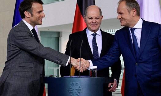 Tổng thống Pháp Emmanuel Macron, Thủ tướng Đức Olaf Scholz và Thủ tướng Ba Lan Donald Tusk trong cuộc họp báo ở Berlin ngày 15.3. Ảnh: AFP