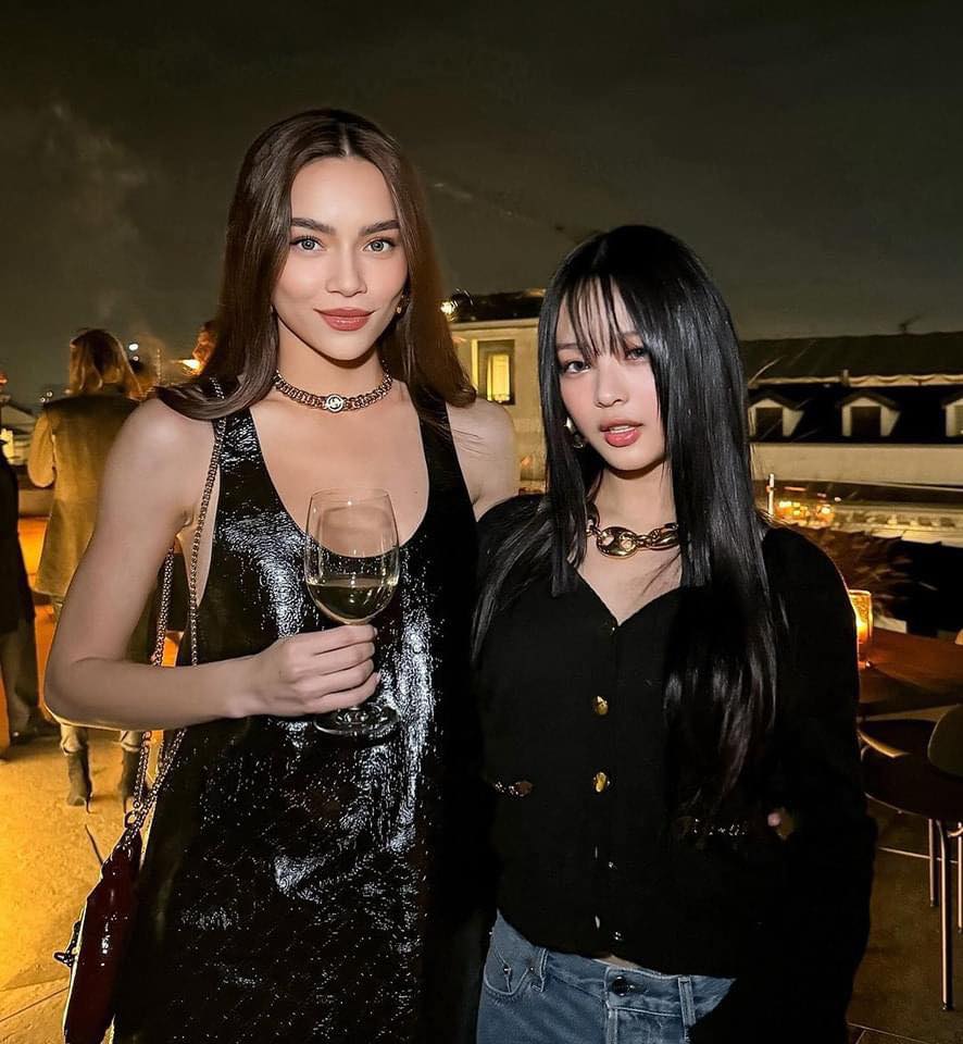 Hồ Ngọc Hà và Hanni (NewJeans) trong buổi tiệc tối của Gucci trong khuôn khổ Tuần lễ thời trang Milan 2024. Ảnh: Facebook nhân vật.