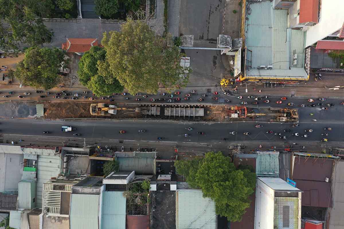 Người dân hi vọng công trình đẩy nhanh tiến độ, hoàn thành dự án sớm để việc đi lại của người dân được thuận tiện, công việc kinh doanh, buôn bán sớm trở lại bình thường.