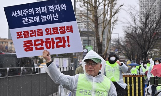 Các bác sĩ tham gia đình công ở Hàn Quốc. Ảnh: AFP
