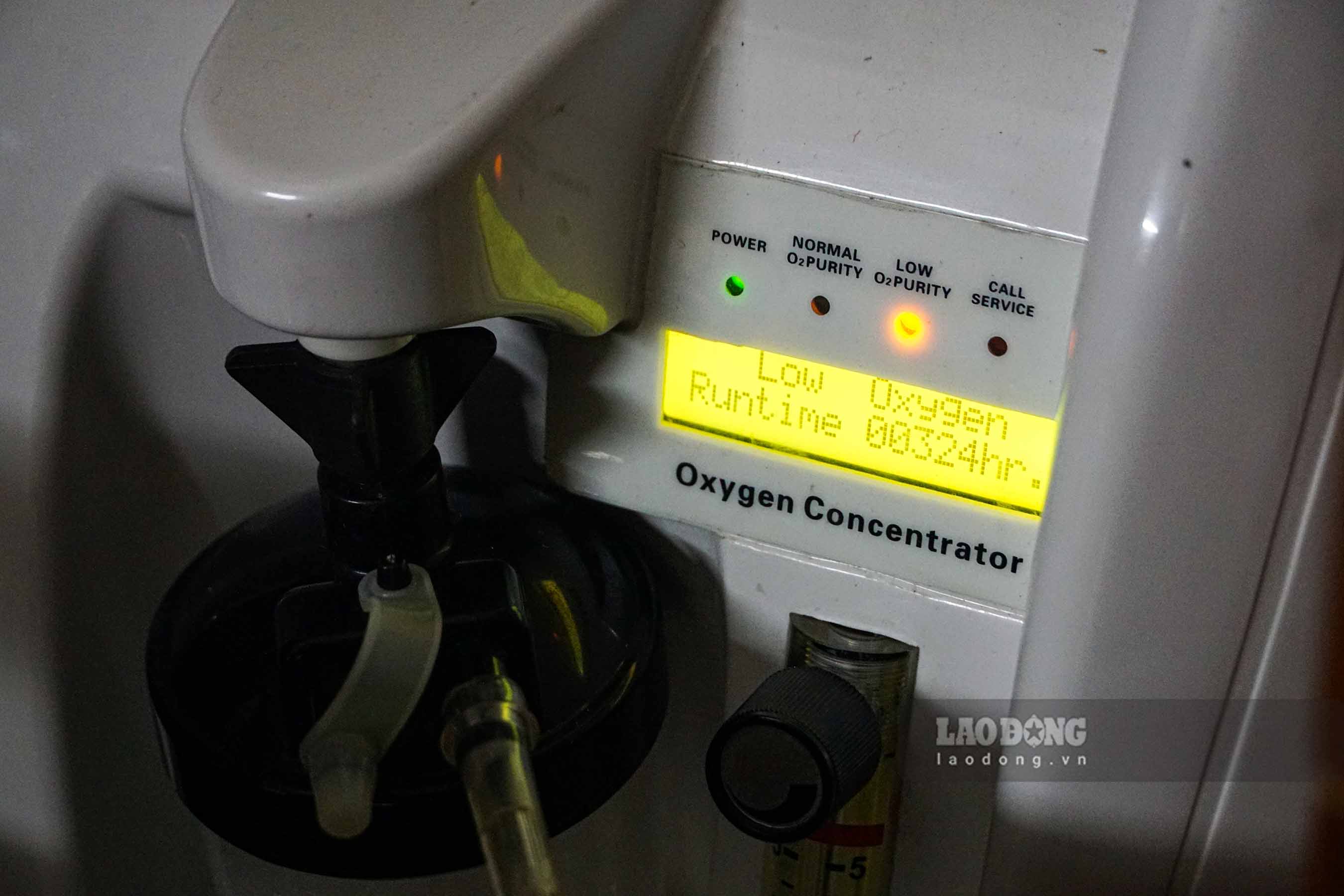 Chị Minh chia sẻ, chiếc máy thở oxy này được một người thân trong họ hàng cho mượn tiền để mua.