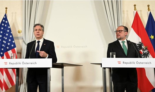 Ngoại trưởng Áo Alexander Schallenberg (phải) và Ngoại trưởng Mỹ Antony Blinken tại Vienna, Áo. Ảnh: AFP