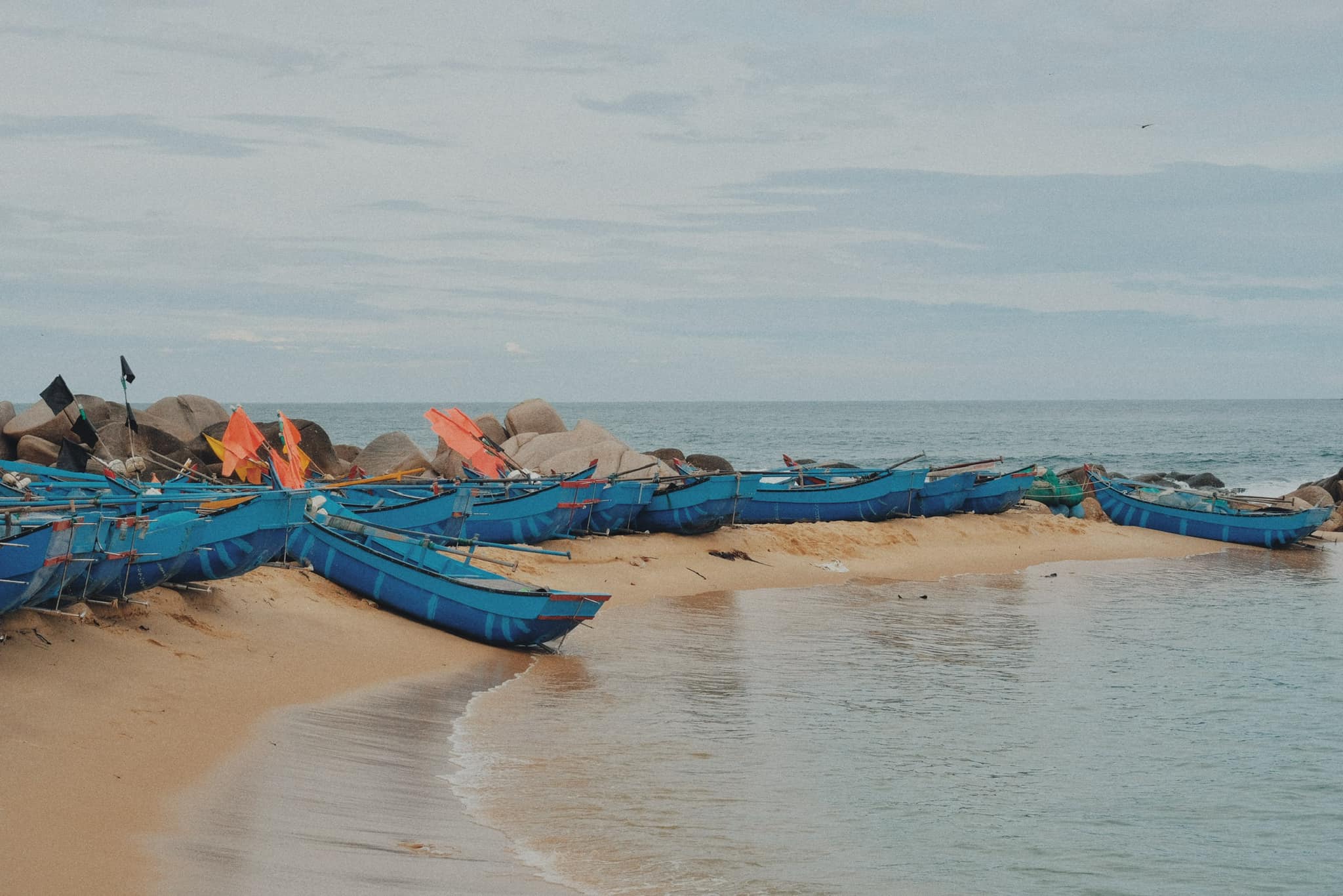 Anh Phạm Quang Tuyên (nhiếp ảnh gia) cho rằng: “Không chỉ riêng An Hải mà mình nghĩ rất rất nhiều điểm đến của Phú Yên đều mang 1 vẻ bình yên, một vùng đất đúng nghĩa là “chữa lành“”.