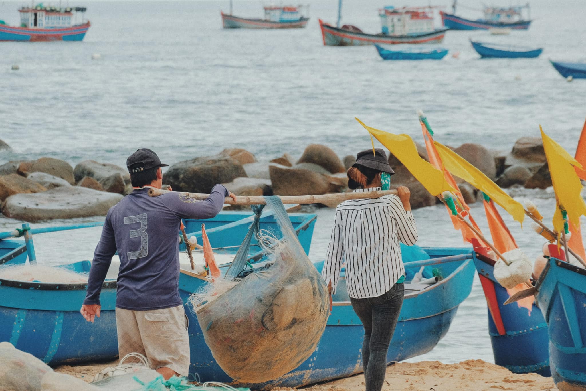 Đến với làng chài An Hải, ngoài chiêm ngưỡng vẻ đẹp giản dị nhưng không kém phần thơ mộng nơi đây, du khách sẽ được hoà mình vào nhịp sống đầy dân dã của người dân địa phương chất phác, thật thà, chăm chỉ.  