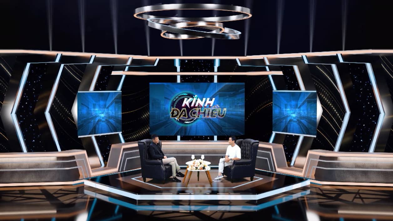 Đạo diễn Lê Hoàng và nhà thơ Phong Việt trong "Kính đa chiều". Ảnh: VTV9