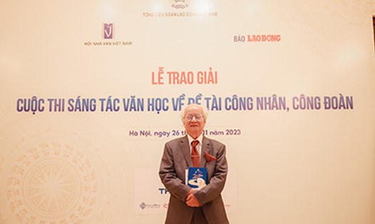Tác giả Đặng Huỳnh Thái tại Lễ trao Giải cuộc thi "Sáng tác văn học về đề tài công nhân - công đoàn". Ảnh: Hải Nguyễn