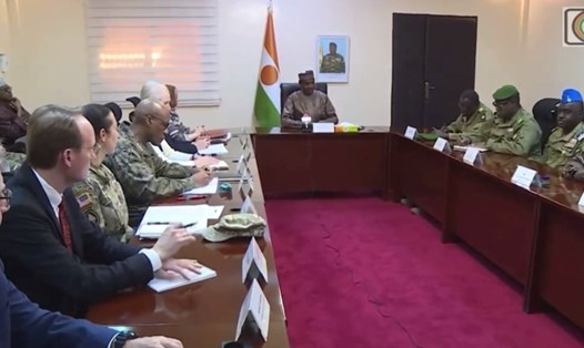 Thủ tướng Niger Ali Mahaman Lamine Zeine gặp phái đoàn Mỹ tại Niamey, ngày 14.3.2024. Ảnh: Hội đồng Quốc gia Bảo vệ Tổ quốc
