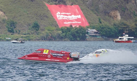 Đội đua thuyền máy Bình Định - Việt Nam ở Grand Prix Indonesia. Ảnh: F1H2O
