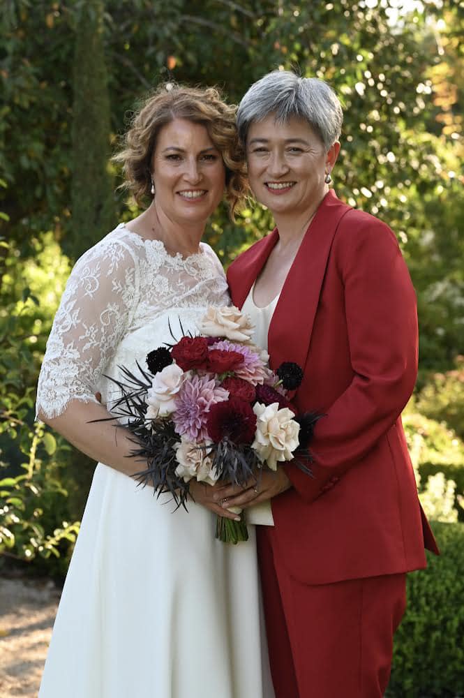 Ngoại trưởng Australia Penny Wong (phải) và bạn đời. Ảnh: Facebook Ngoại trưởng Australia