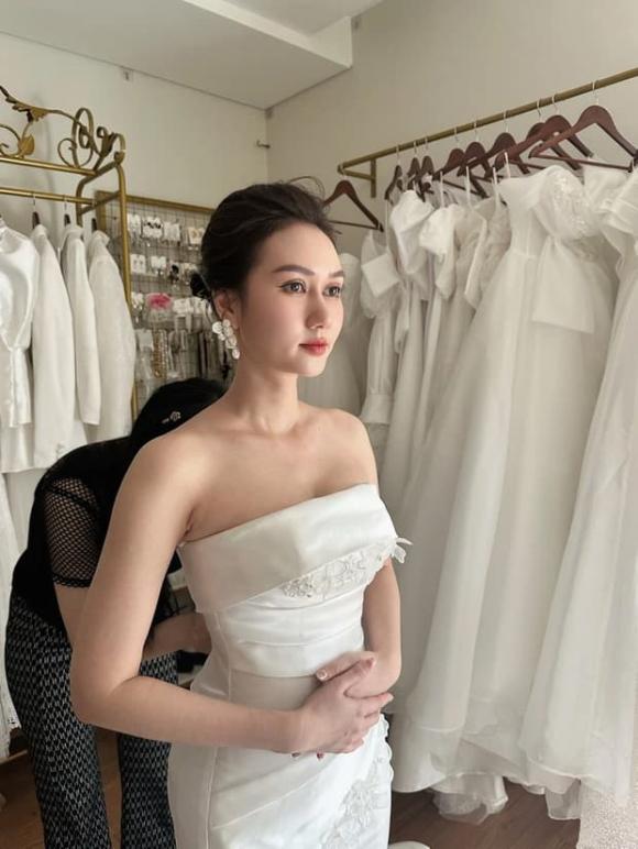 Hình ảnh Hương Giang mặc váy cưới được lan truyền. Ảnh: Chụp màn hình