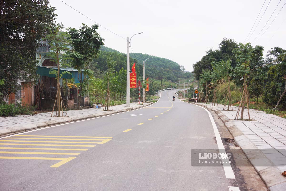 Tuyến đường mới từ Trung tâm huyện đến xã Quảng Lâm đưa vào hoạt động từ tháng 9.2023 trị giá hơn 100 tỉ đồng từ nguồn ngân sách tỉnh. Ảnh: Đoàn Hưng