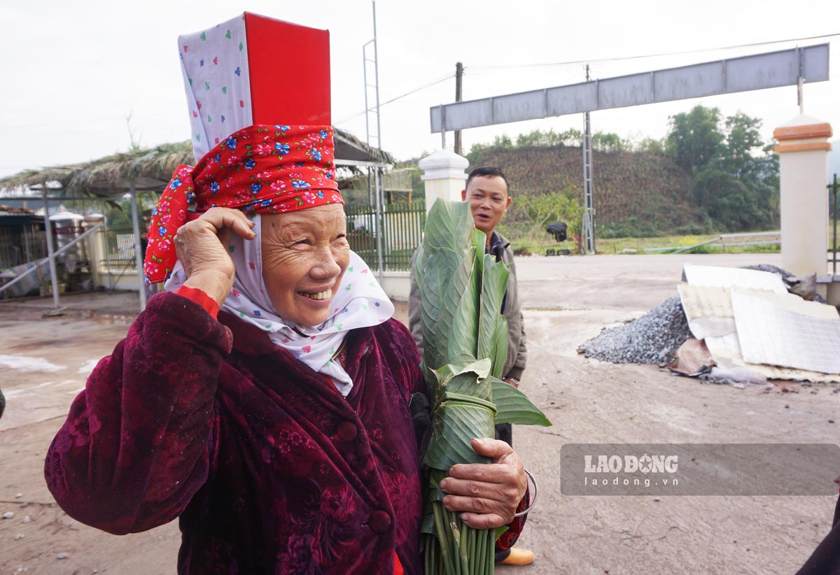 Niềm vui của người dân xã Quảng An, huyện Đầm Hà. Ảnh: Đoàn Hưng