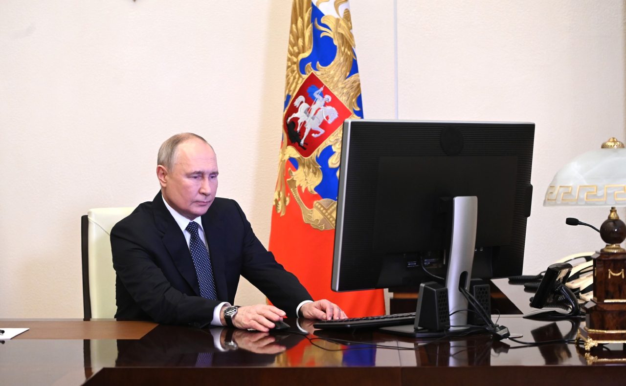Tổng thống Putin bỏ phiếu trực tuyến ngày 15.3.2024. Ảnh: Kremlin