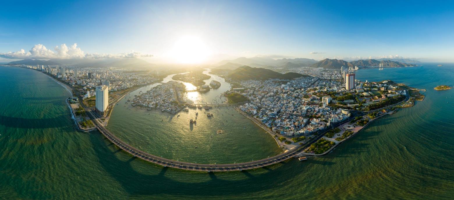 Xây dựng thành phố biển Nha Trang - Khánh Hòa phồn vinh, hạnh phúc. Ảnh: Vương Mạnh Cường