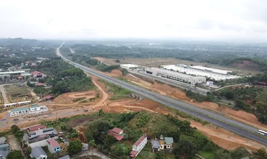 Nút giao IC 13 nối xã Âu Lâu (TP Yên Bái) với cao tốc Nội Bài - Lào Cai sau 1 năm khởi công. Ảnh: Đinh Đại