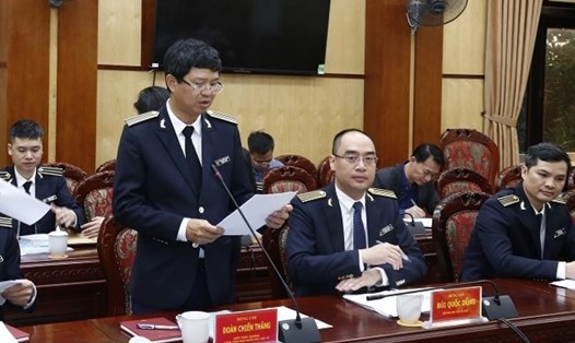 Ông Đoàn Chiến Thắng - Kiểm toán trưởng Kiểm toán Nhà nước Khu vực XI công bố quyết định của Tổng Kiểm toán Nhà nước. Ảnh: Trần Lâm