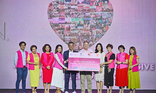 Với 4.886.000.000 đồng vừa trao tại sự kiện, Nu Skin Việt Nam nâng tổng số tiền tài trợ cho chương trình lên hơn 41 tỉ đồng tính từ năm 2013. Ảnh: DN cung cấp
