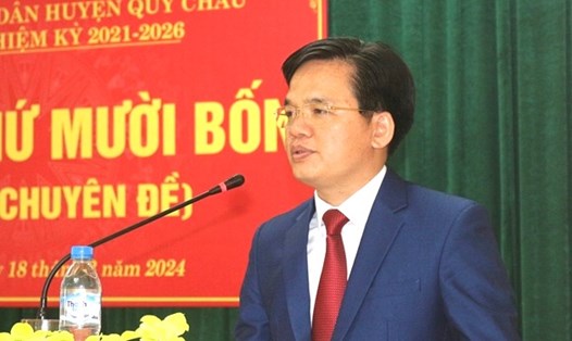  Ông Bùi Văn Hưng - tân Chủ tịch UBND huyện Quỳ Châu phát biểu nhận nhiệm vụ. Ảnh: Kế Kiên

