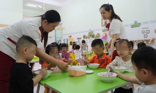 Các giáo viên kỳ vọng chính sách tiền lương mới từ ngày 1.7.2024 sẽ giúp thu nhập được cải thiện. Ảnh: Phong Linh